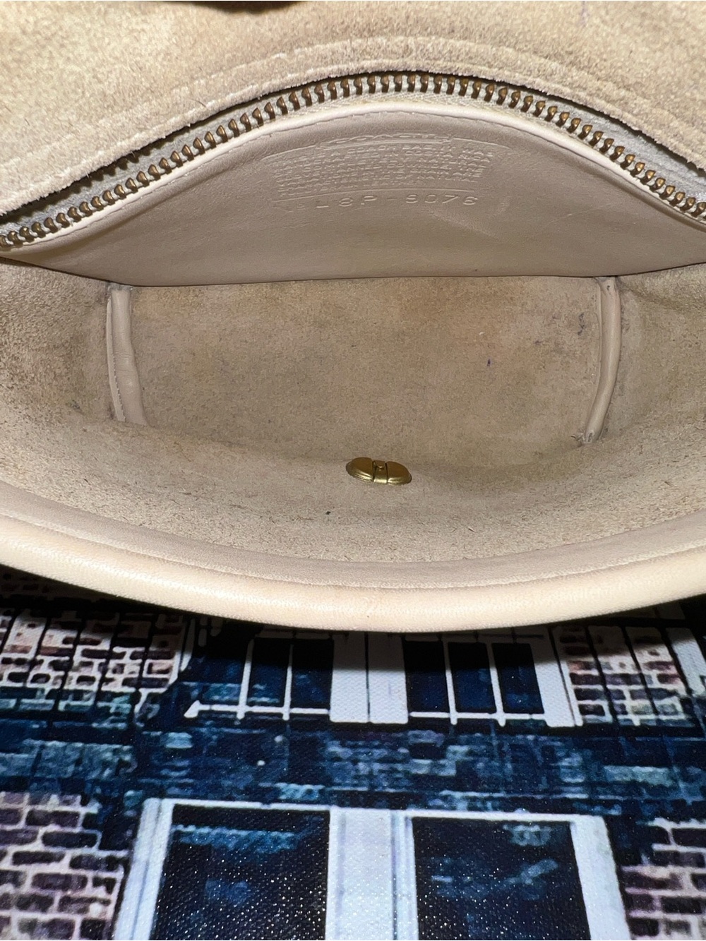 vintage Coach Companion Flap Bag in bone leather with brass hardware - Picture 7 of 7